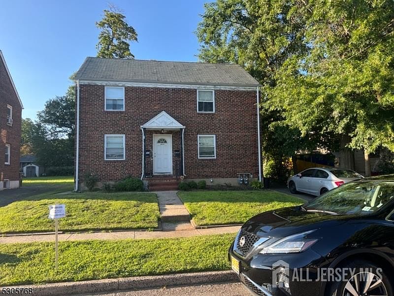 1st image of 820 2nd St
