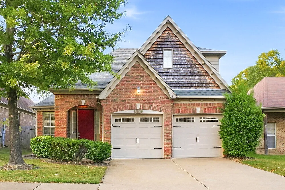 4 bed, 2.0 bath, 1900 sqft, $2,260 — Photo 1