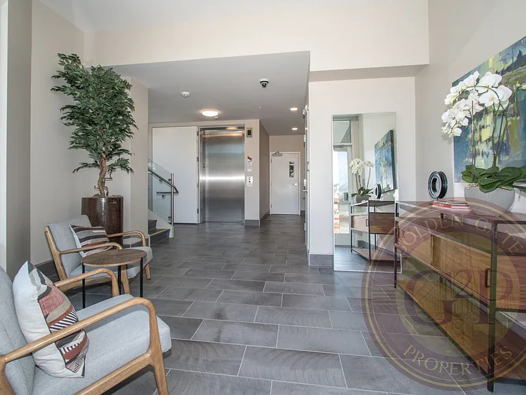 1255 Columbus Ave — Photo 4