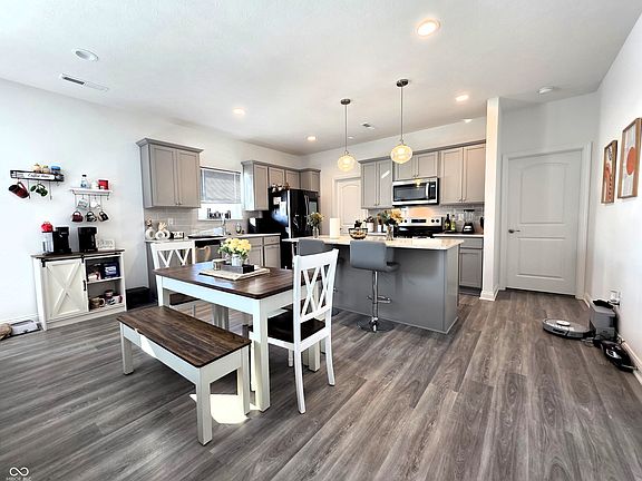3rd image of 7073 Fowler Dr