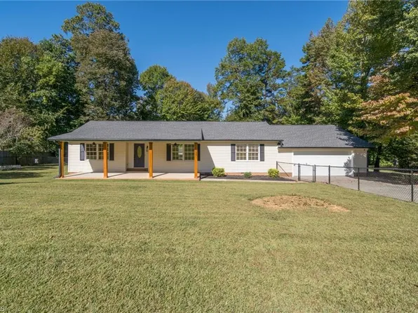 137 Northbrook Dr, Mocksville, NC 27028