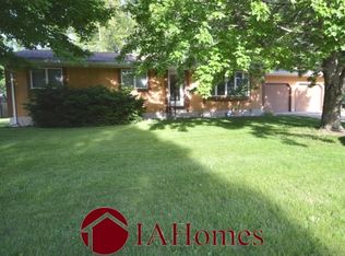 606 Sunrise Ct, Center Point, IA 52213