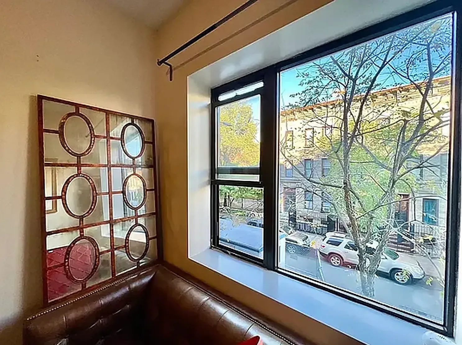 418 Melrose Street — Photo 2