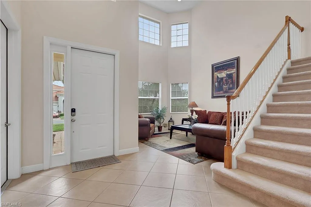 4 bed, 2.5 bath, 2540 sqft, $8,500 — Photo 2