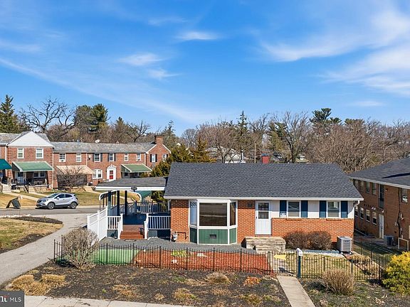 2nd image of 723 Braeside Rd