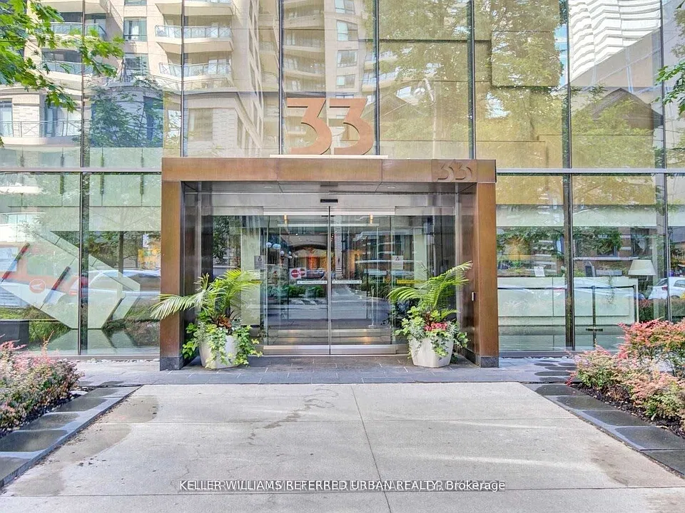 33 Charles St E #3401