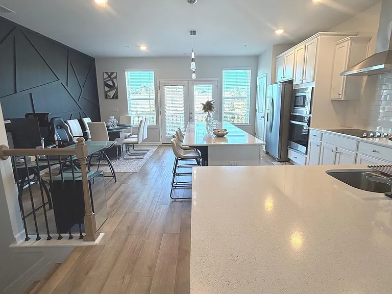 205 Wallace St — Photo 2