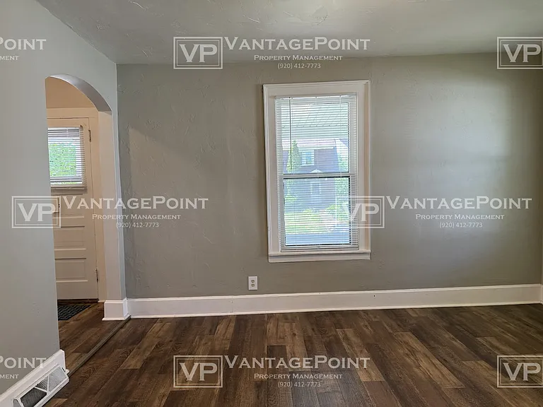 315 S Superior St — Photo 4