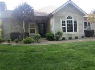 15 Stone Ridge Blvd, Hermitage, PA 16148