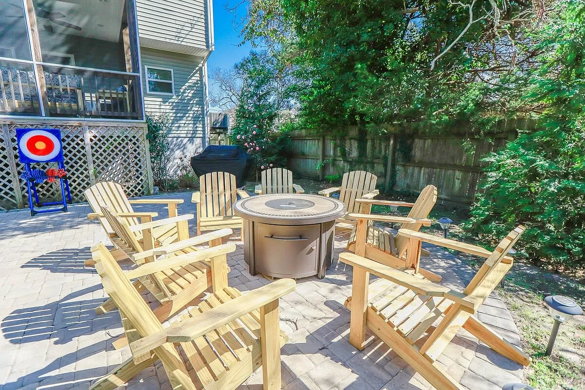 4 bed, 2350 sqft, $6,000 — Photo 2