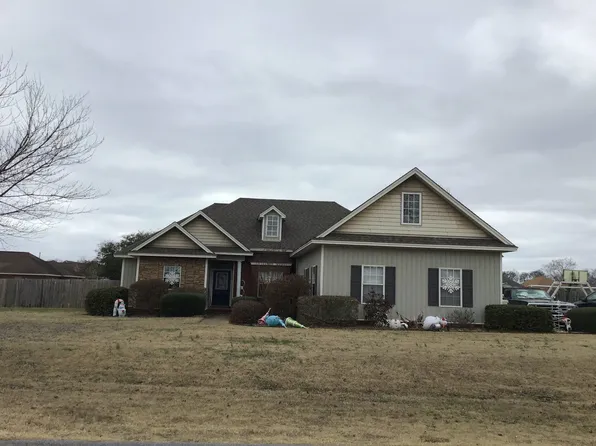 23 Suncrest Ct, Deatsville, AL 36022