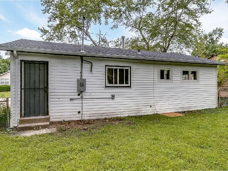 10348 Earl Dr — Photo 3