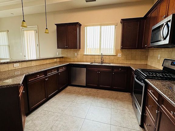 4th image of 3057 Gamay Ave
