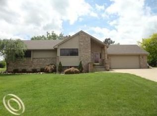 1491 Harwood Dr, Oxford, MI 48371