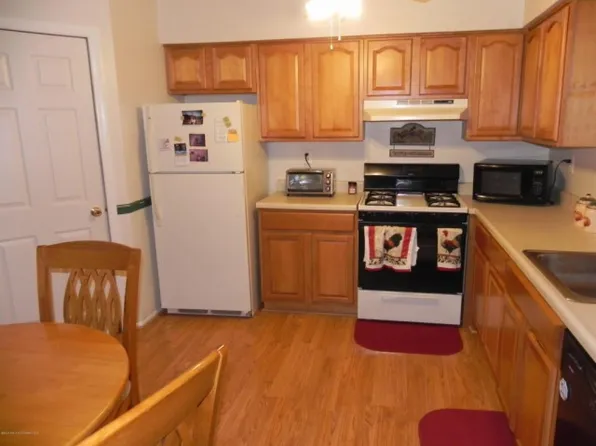 150 Harbor Cir, Freehold, NJ 07728