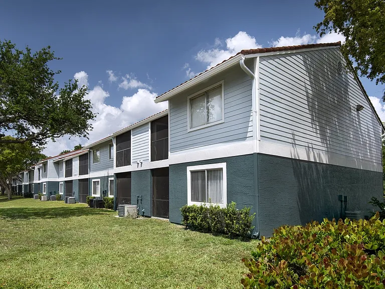 Sunny Lake Apartments — Photo 29