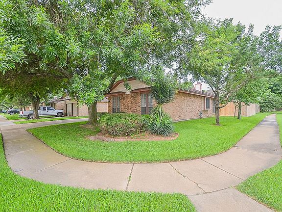 3rd image of 2951 Walnut Springs Dr
