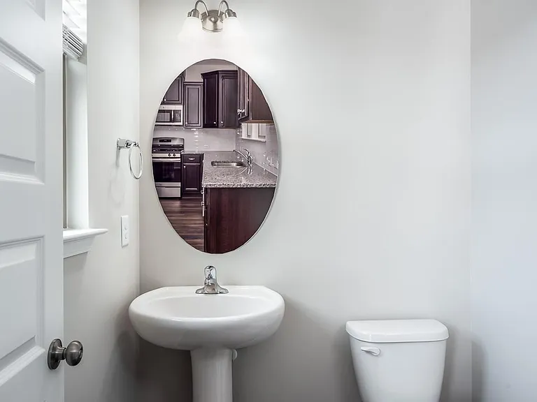 1010 Larabee Ln — Photo 11