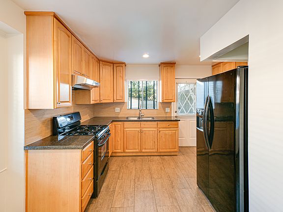 4th image of 11216 Tiara St