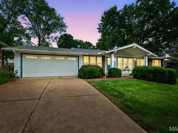 809 Posthorn Dr, Ballwin, MO 63021