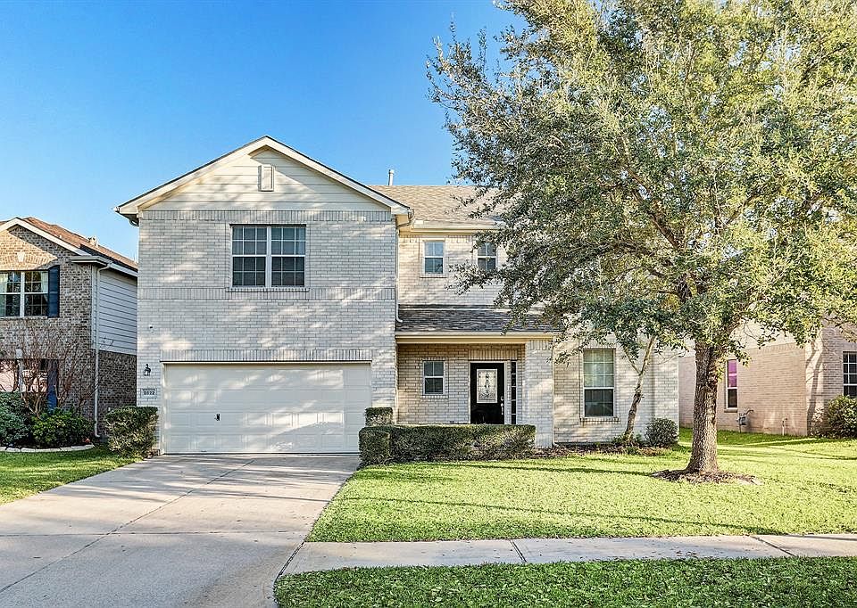 Beautiful white brick home with curb appeal!