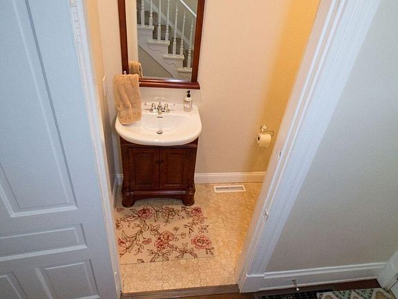 3rd image of 2824 Rosella Ave