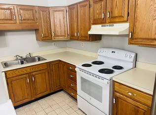 610 S Franklin St APT D301, Holbrook, MA 02343