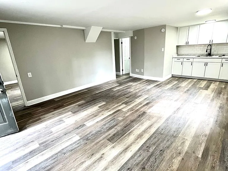 Whitfield Apartments — Photo 7