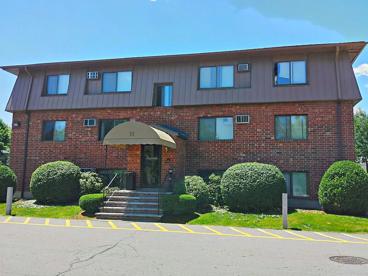 35 Log Street — Photo 1