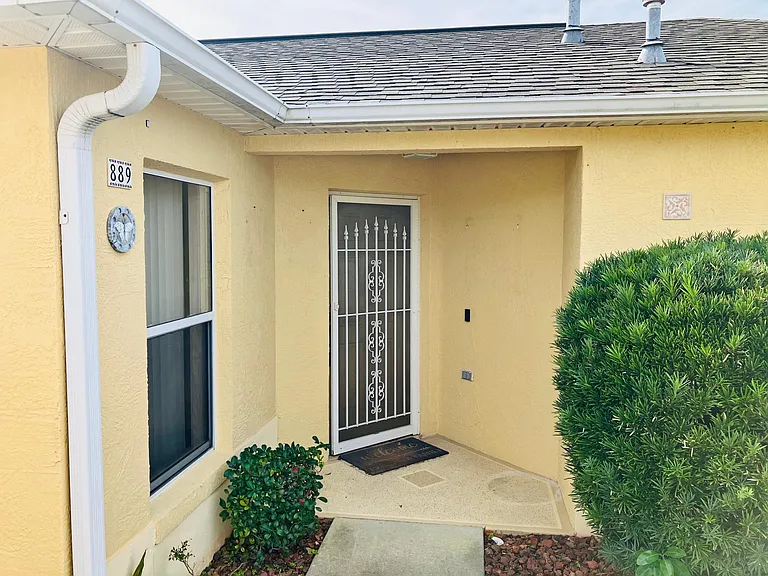 889 Lexington Ln — Photo 28
