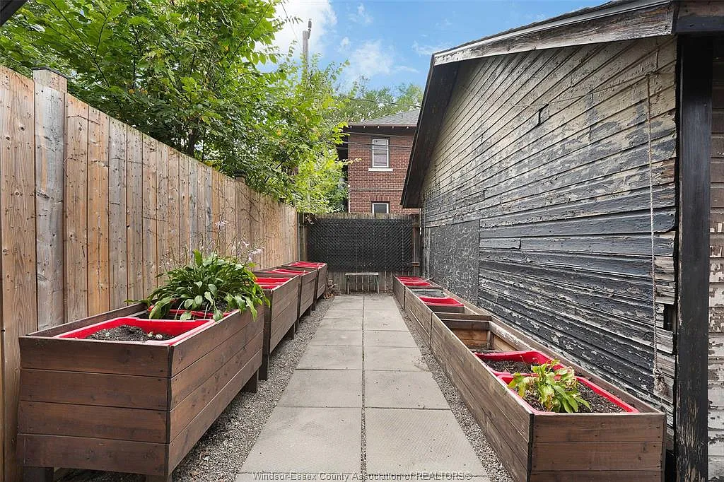 3 bed, 1.5 bath, $2,250 — Photo 3