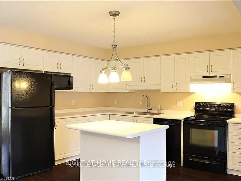 709 Silversmith St — Photo 2