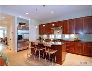 3rd image of 1142 W Lill Ave