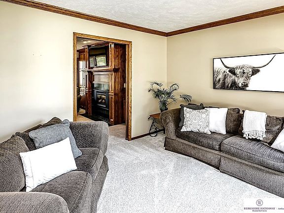 5th image of 512 S 158th Ave