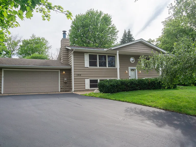 11912 Highland View Cir — Photo 1
