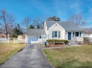 9 Golf Ter, Kingston, NY 12401