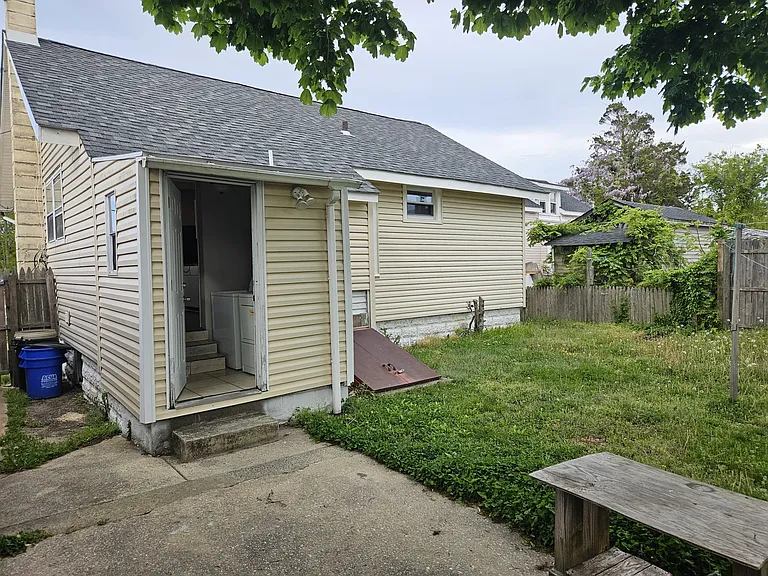 1 Princeton Ave — Photo 7