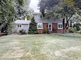 217 Willow Ln, Chagrin Falls, OH