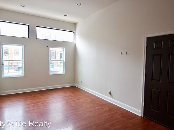 2nd image of 989 N Marshall St #1