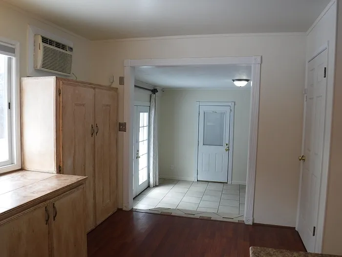 556 Montana Ave — Photo 8