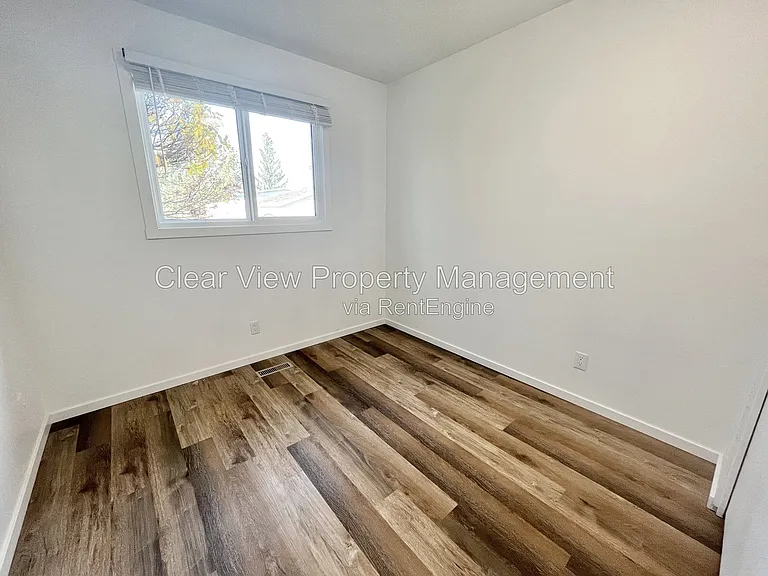 5 Laval Ct W #UPPER LEVEL — Photo 10