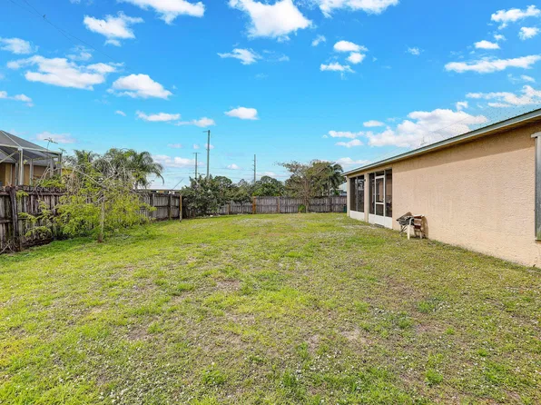 6927 NW Brookhaven Avenue N, Port St Lucie, FL 34983