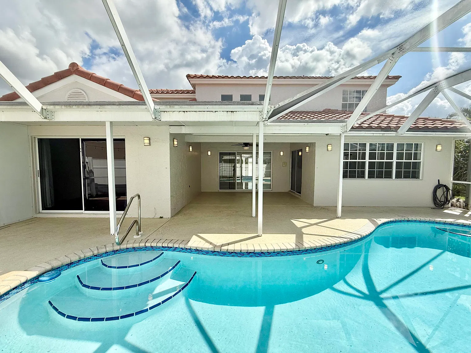 4 bed, 2.5 bath, 2345 sqft, $4,750 — Photo 2