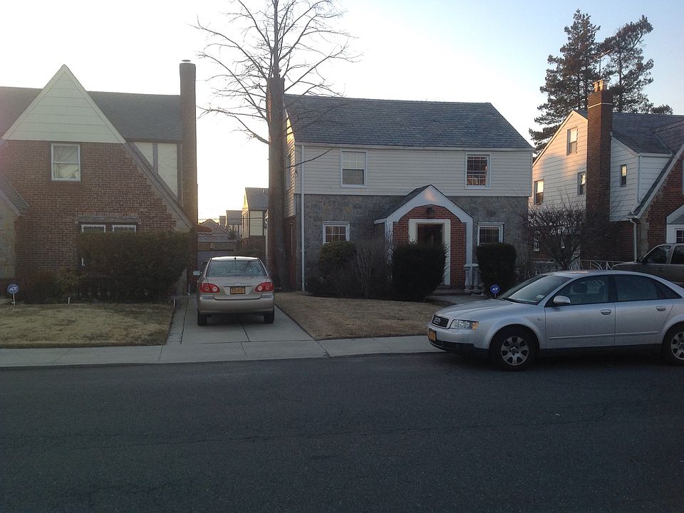 1st image of 115-06 220 Th St