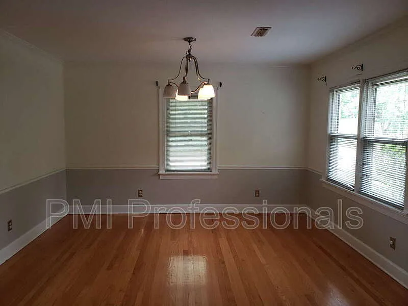 3 bed, 2.0 bath, 1602 sqft, $1,949 — Photo 3