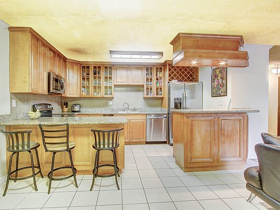 2nd image of 1 Appian Way Unit 713-4