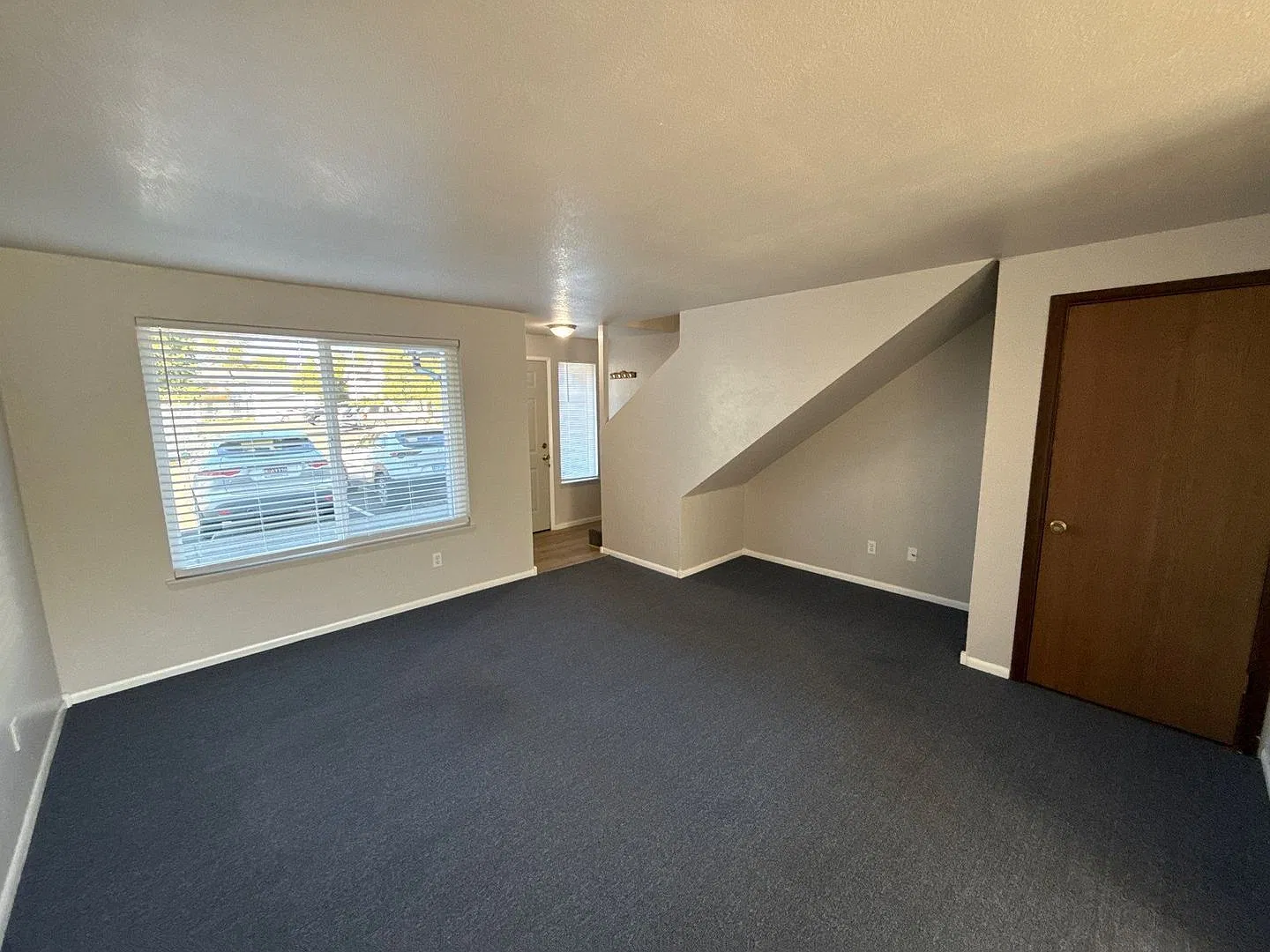 2 bed, 1.0 bath, 796 sqft, $1,395 — Photo 2