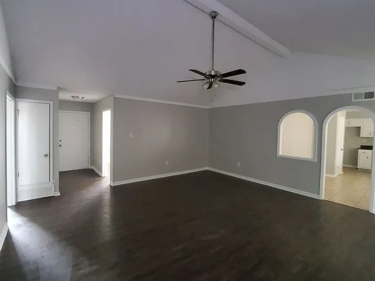 3760 Saint Elmo Ave — Photo 11