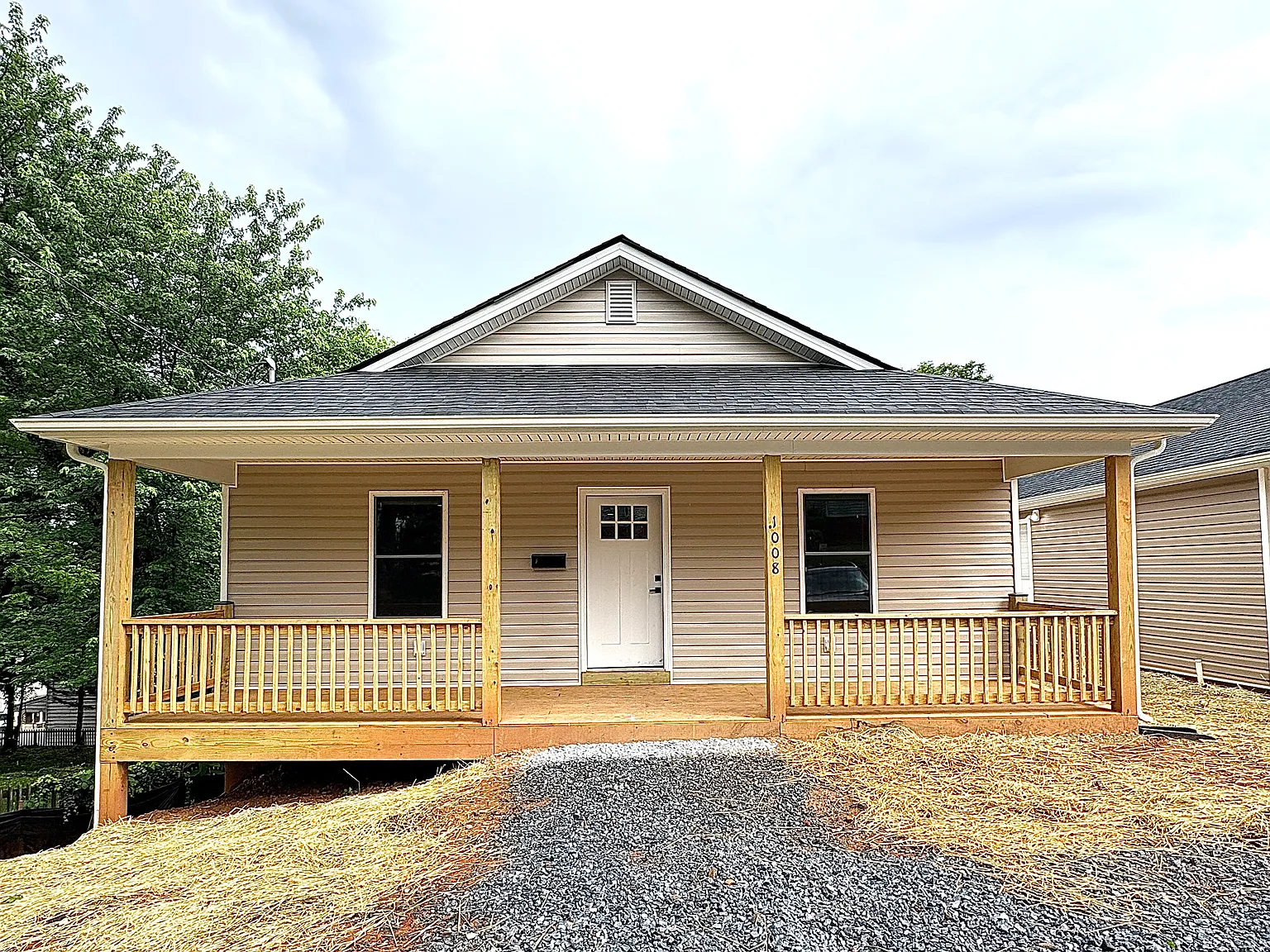 3 bed, 1316 sqft, $1,750 — Photo 1