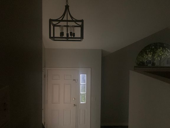 3rd image of 3905 S Glen Hill Dr